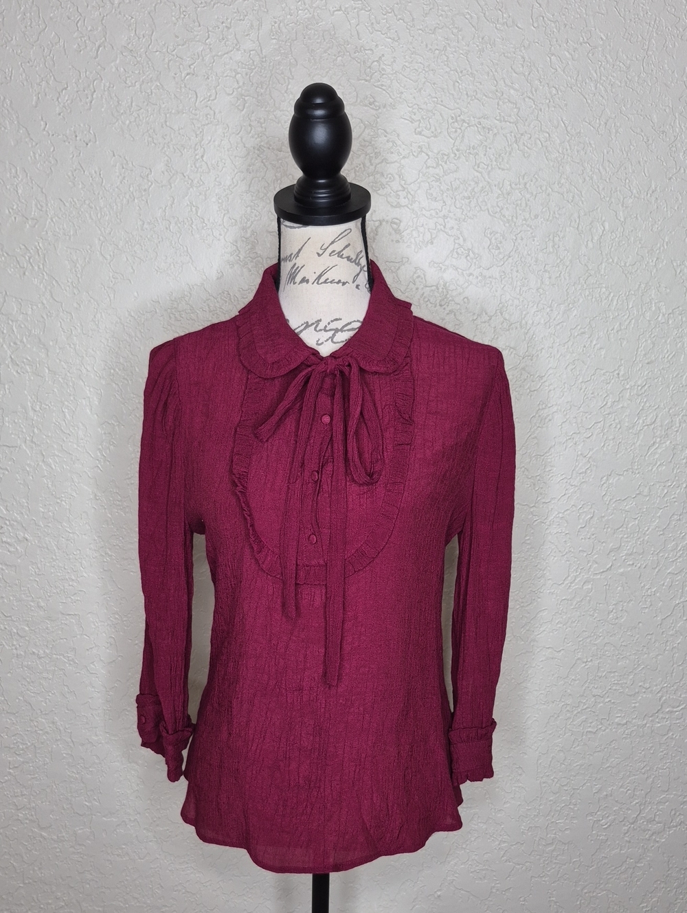 Mine Tuxedo Style‎ Top With Tie At The Collar Size L